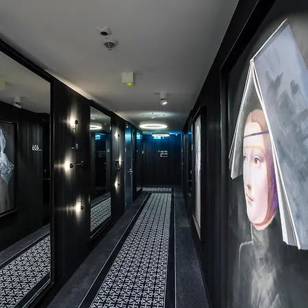Indigo Nowy świat, An Ihg